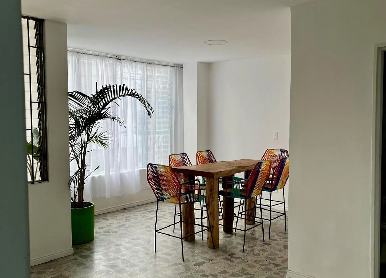 Homestay Entre Jardines Apartment Medellin
